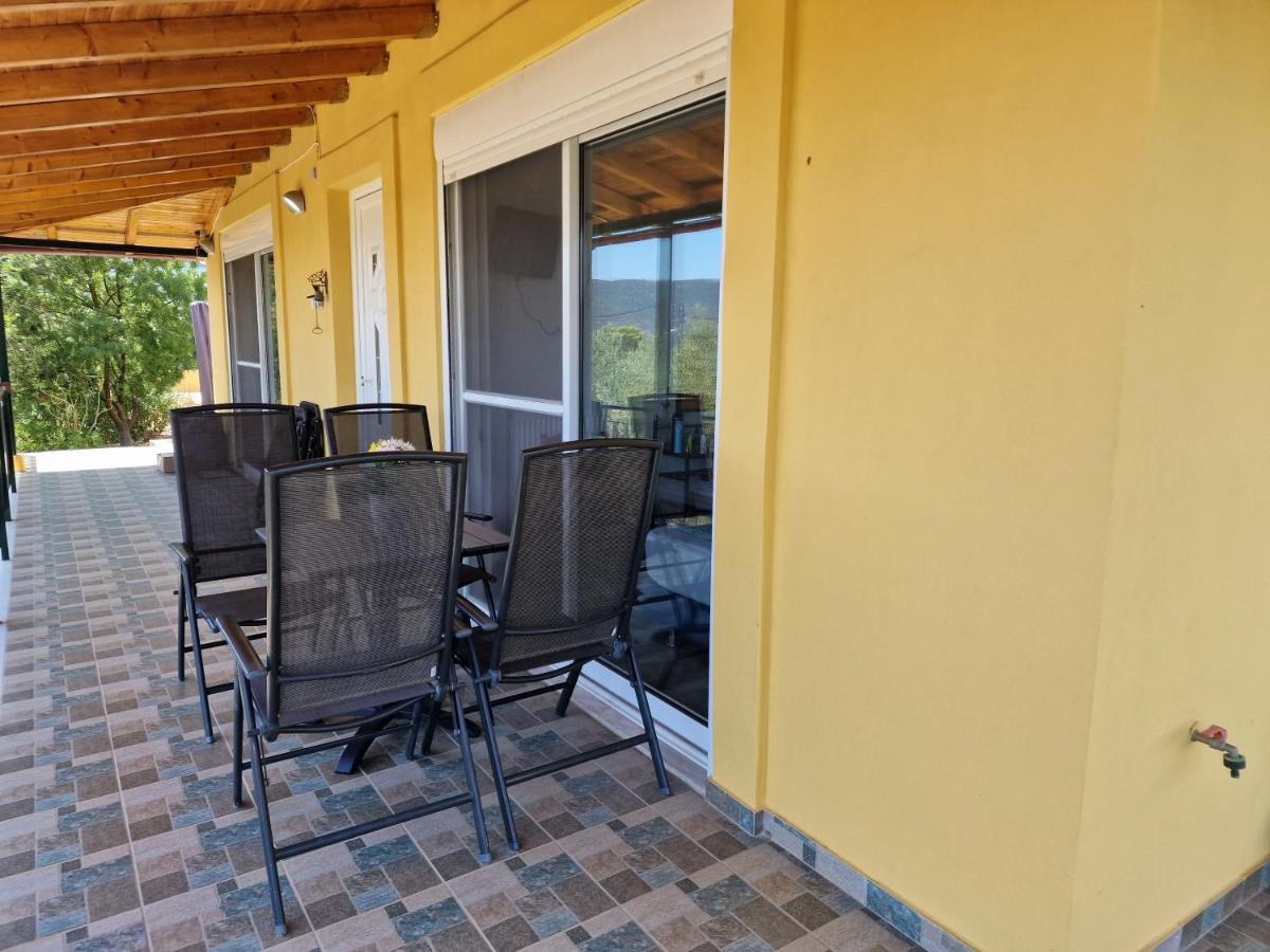 Grieks Vakantiehuis To Kalokairi Kougaíika Exteriör bild