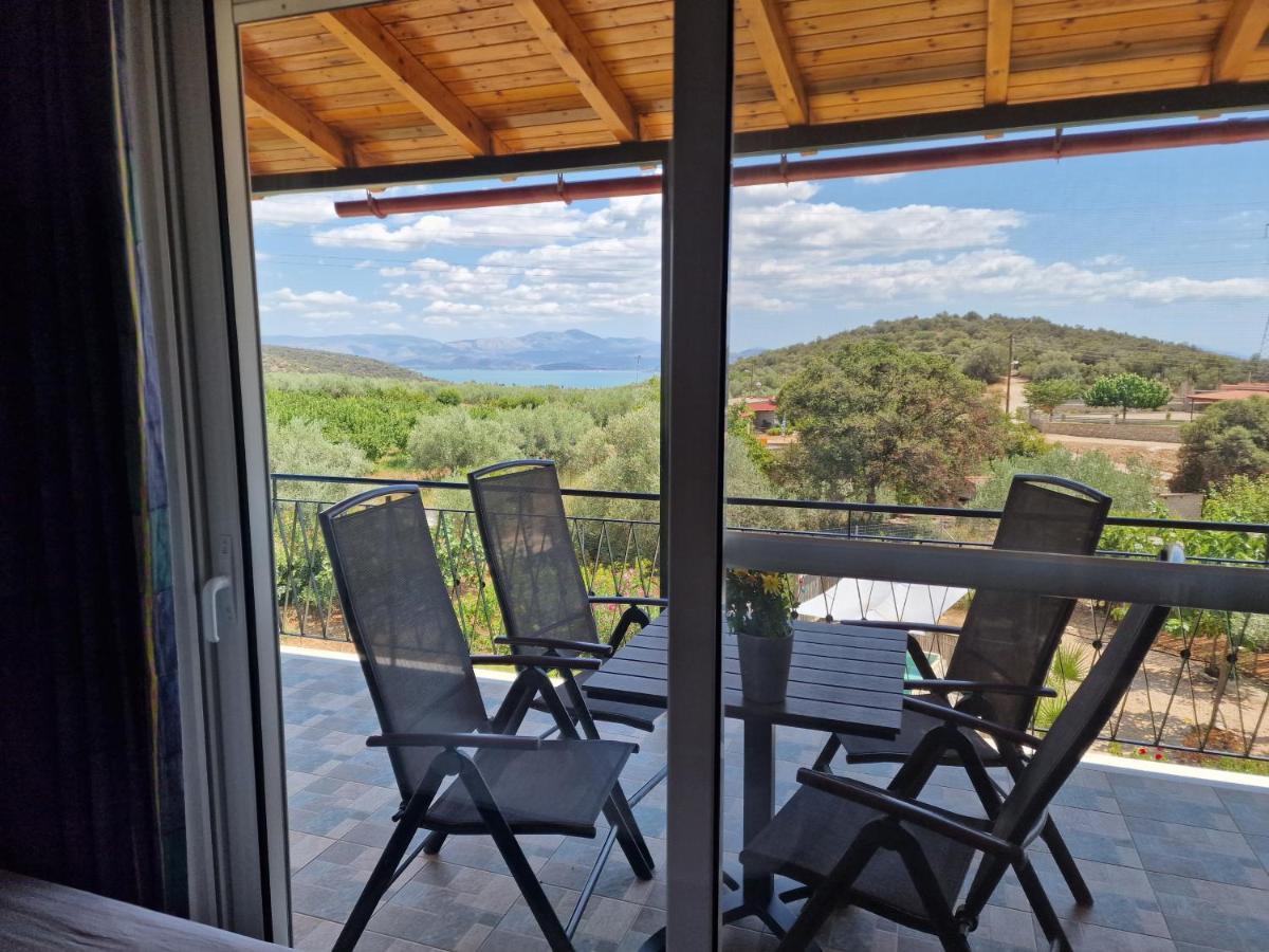 Grieks Vakantiehuis To Kalokairi Kougaíika Exteriör bild